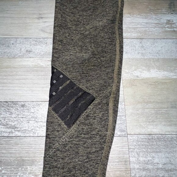 Beyond Yoga Caught In The Midi High Waisted Legging Grey Sage Heather Size M - Picture 3 of 9